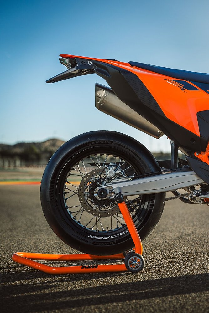 side view of the rear portion of the KTM 690 SMC R